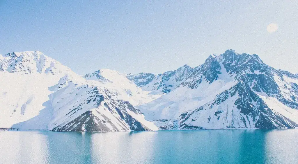 Cajón del Maipo, montanhas com gelo